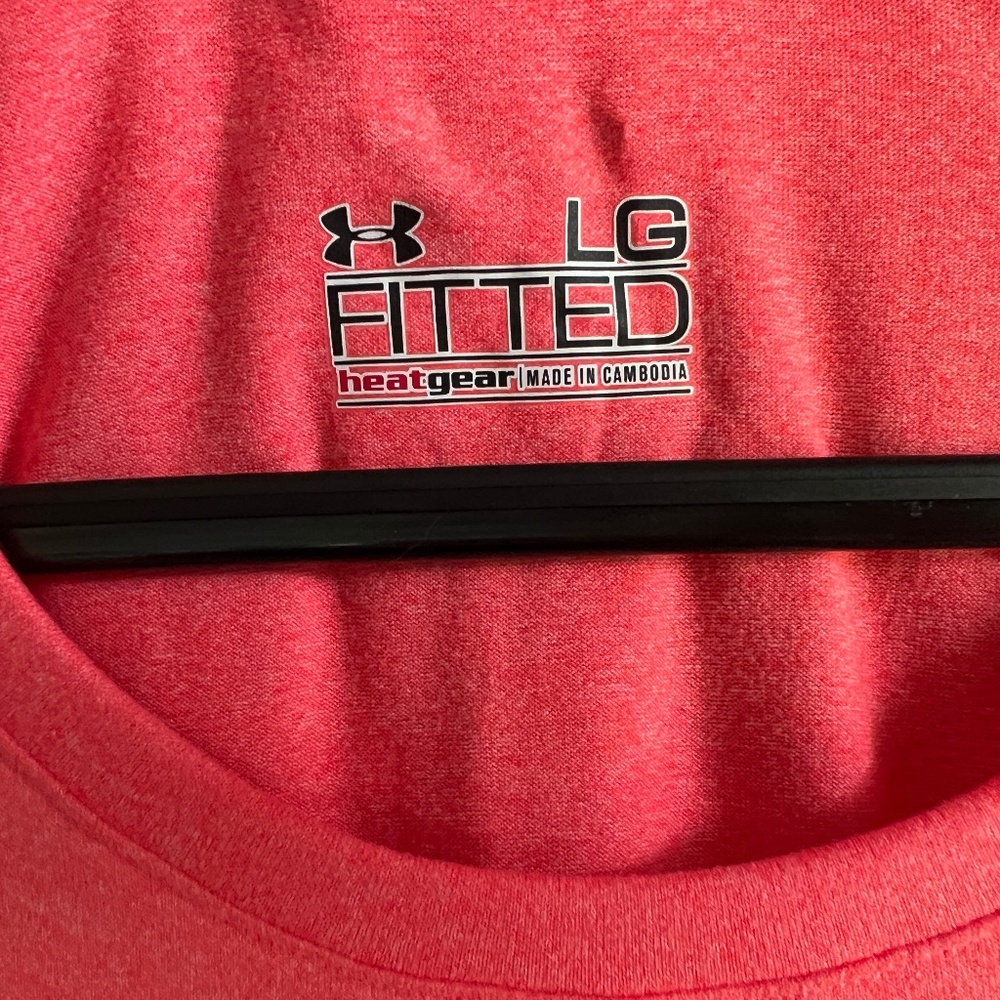 Women’s Under Armor short sleeve shirt, fitted